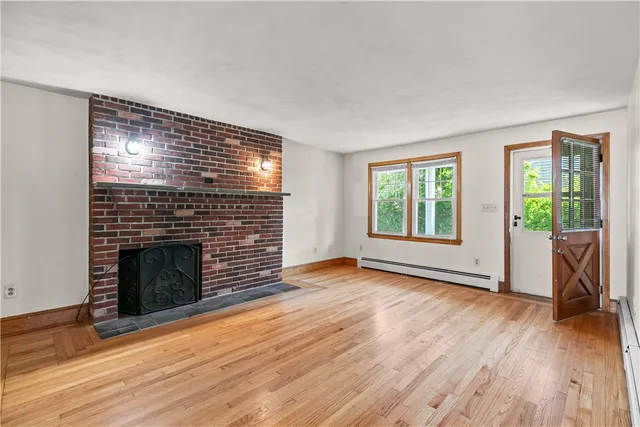 $2,950 | 17 Shields Street, Unit A, Newport, RI 02840