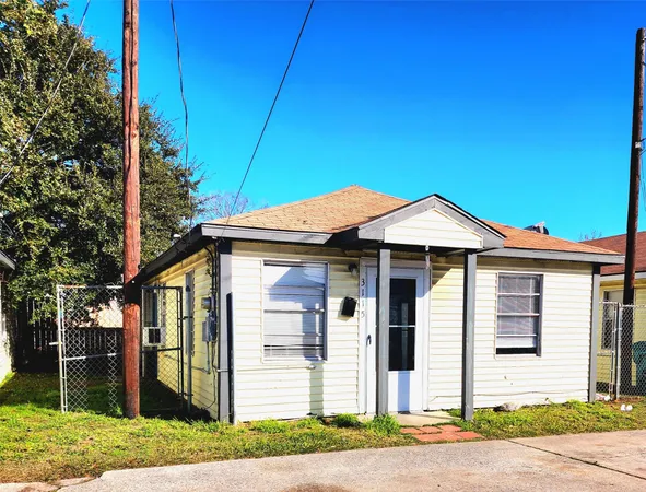 $950 | 3115 Christie Street, Houston, TX 77026