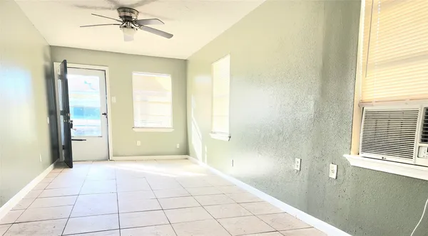 $950 | 3115 Christie Street, Houston, TX 77026