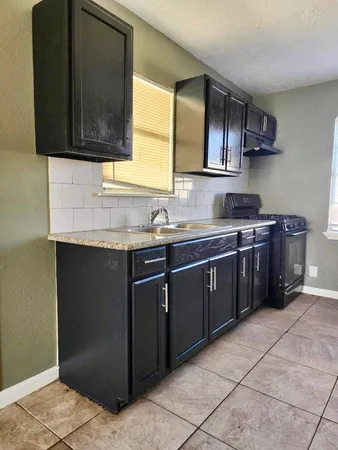 $950 | 3115 Christie Street, Houston, TX 77026