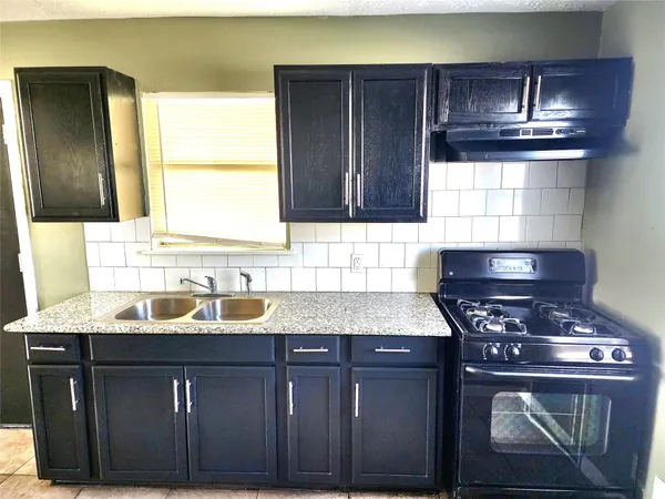 $950 | 3115 Christie Street, Houston, TX 77026