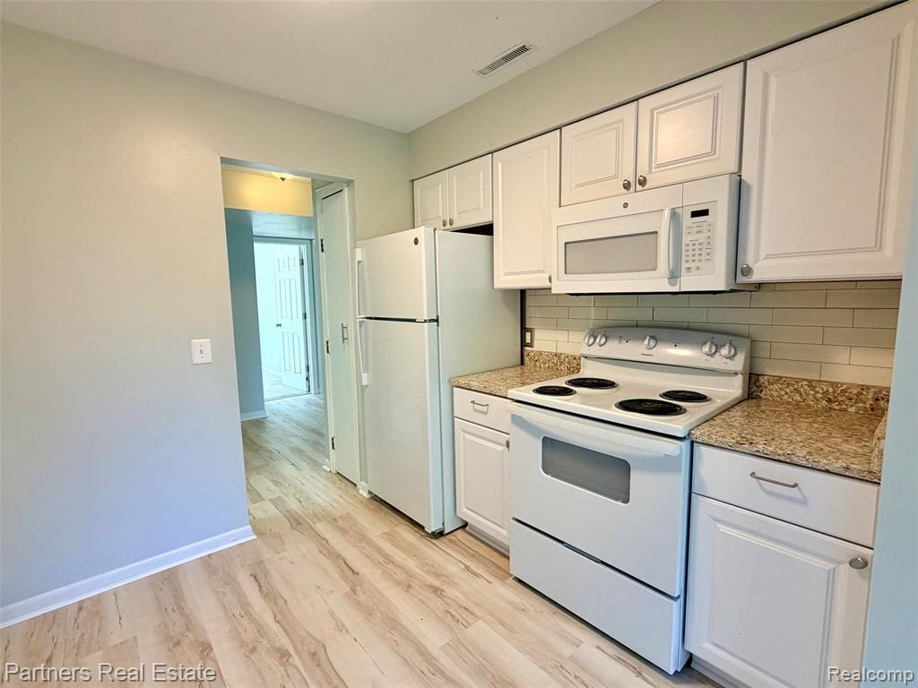 507 West Highland Road, Unit 11 Howell, MI 48843 - Photo 9 of 29