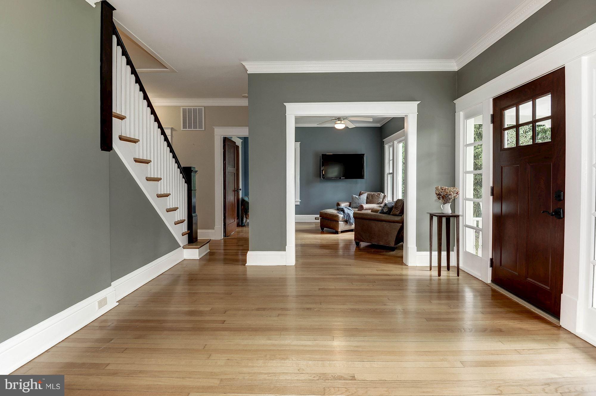 1213 Buchanan Street McLean, VA 22101 - Photo 3 of 30 a view of a living room