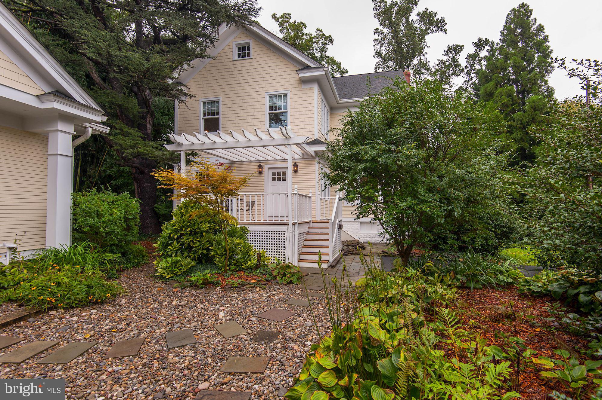 1213 Buchanan Street McLean, VA 22101 - Photo 26 of 30 a front view of a house with garden