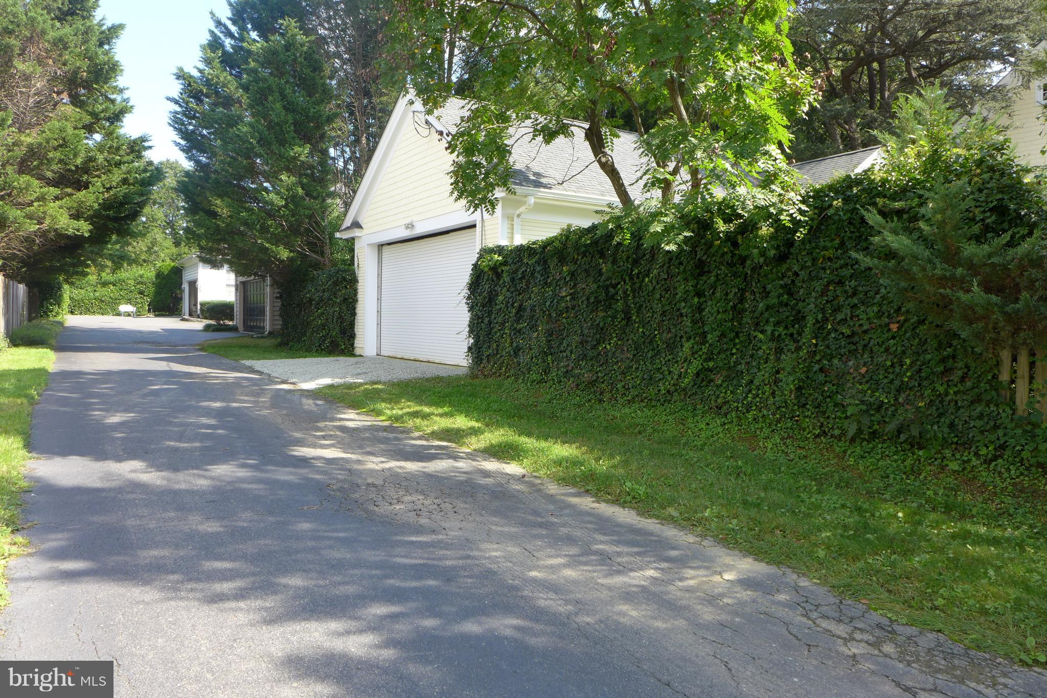 1213 Buchanan Street McLean, VA 22101 - Photo 30 of 30 a backyard of a house with lots of green space