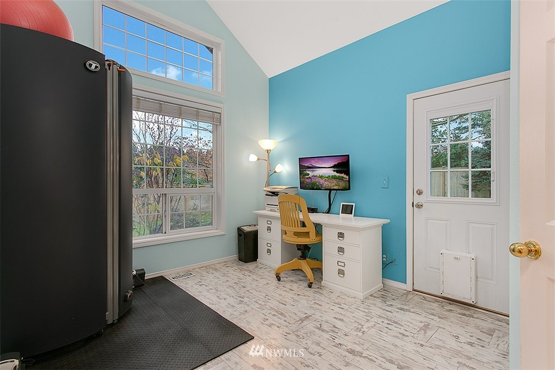 17424 Gravenstein Road Bothell, WA 98012 - Photo 11 of 23
