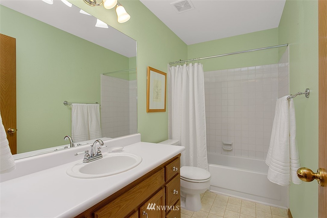 17424 Gravenstein Road Bothell, WA 98012 - Photo 13 of 23