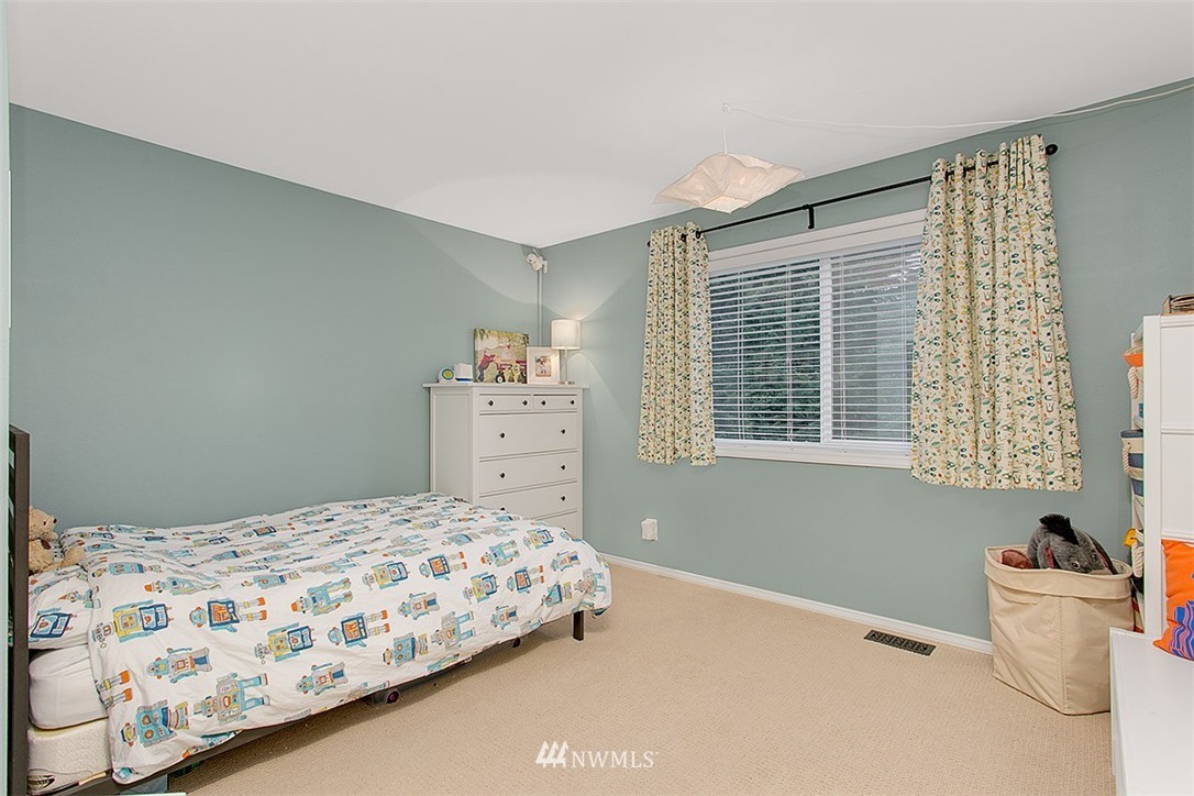 17424 Gravenstein Road Bothell, WA 98012 - Photo 17 of 23