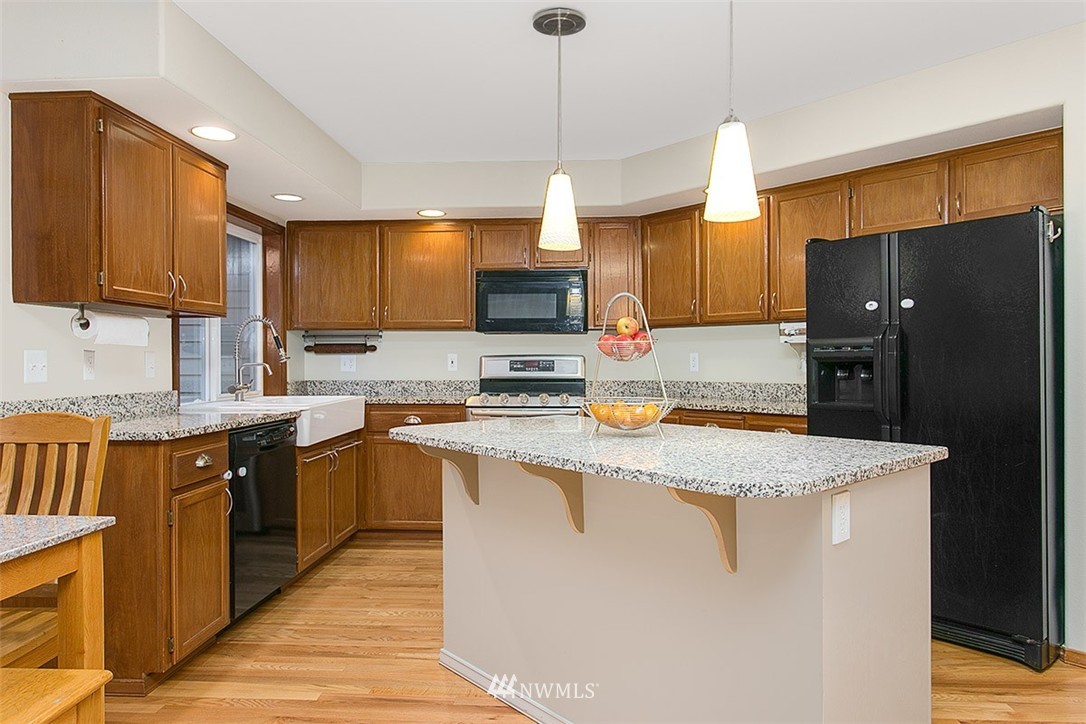 17424 Gravenstein Road Bothell, WA 98012 - Photo 7 of 23