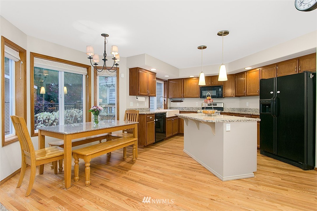 17424 Gravenstein Road Bothell, WA 98012 - Photo 8 of 23