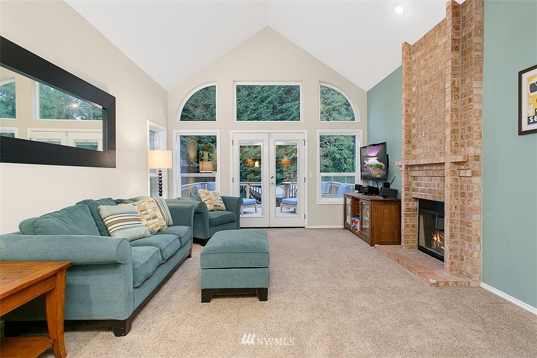 17424 Gravenstein Road Bothell, WA 98012 - Photo 9 of 23