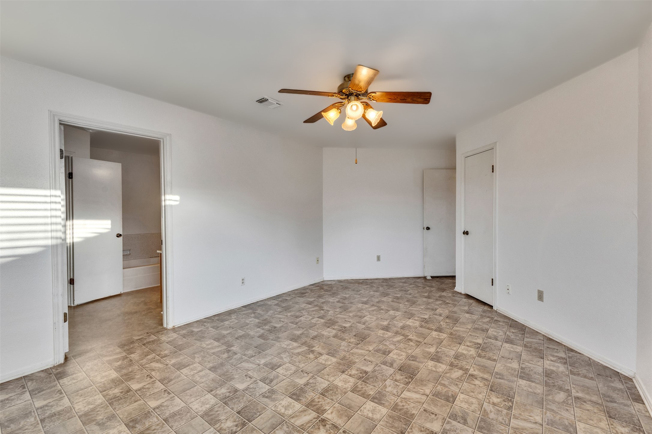 13714 Chancery Road Houston, TX 77034 - Photo 10 of 36 Gallery Image 10