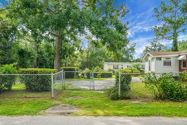 $195,000 | 174 Roosevelt Drive, St. Stephen, SC 29479