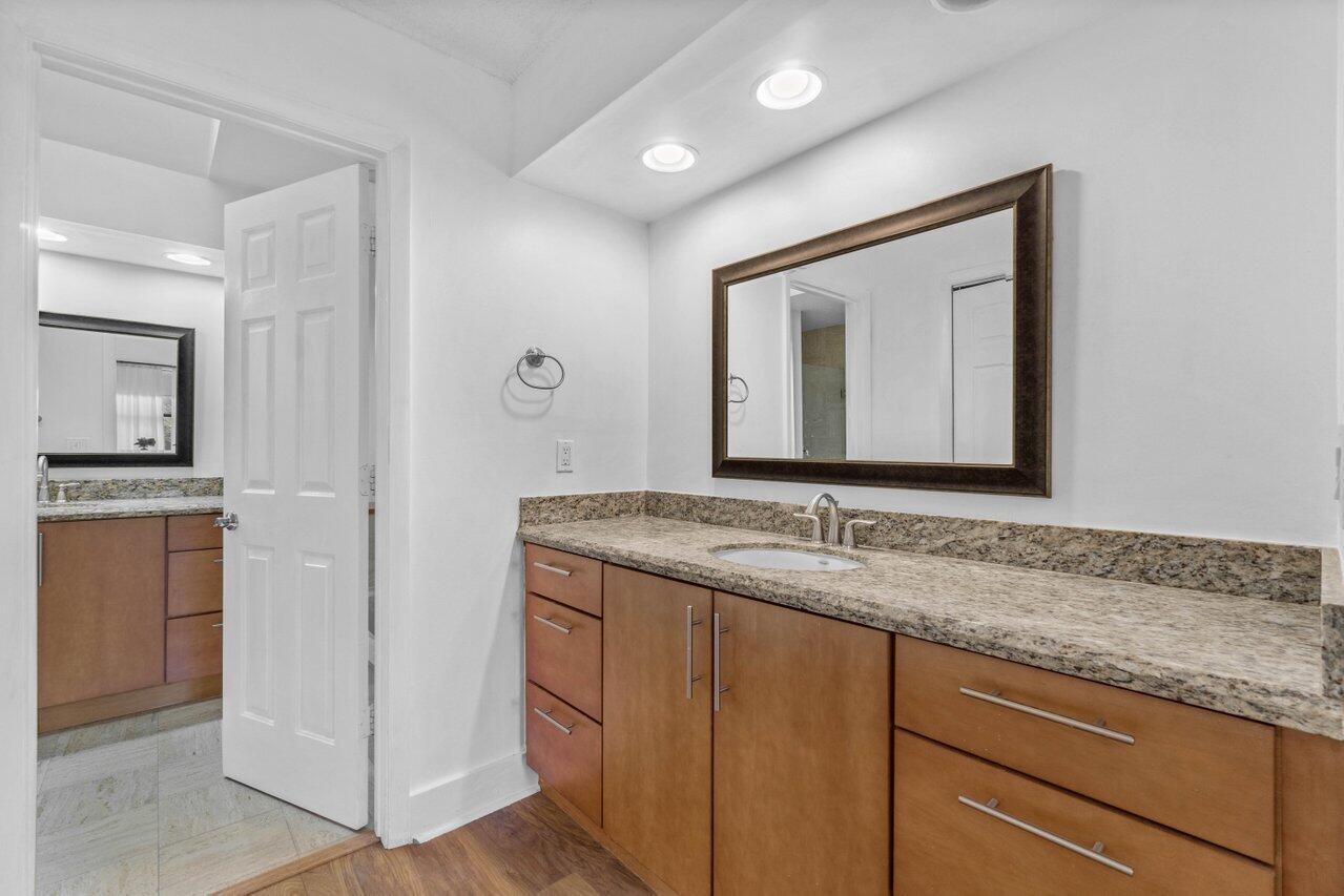 7460 La Paz Boulevard, Unit 305 Boca Raton, FL 33433 - Photo 15 of 36 Primary Bath