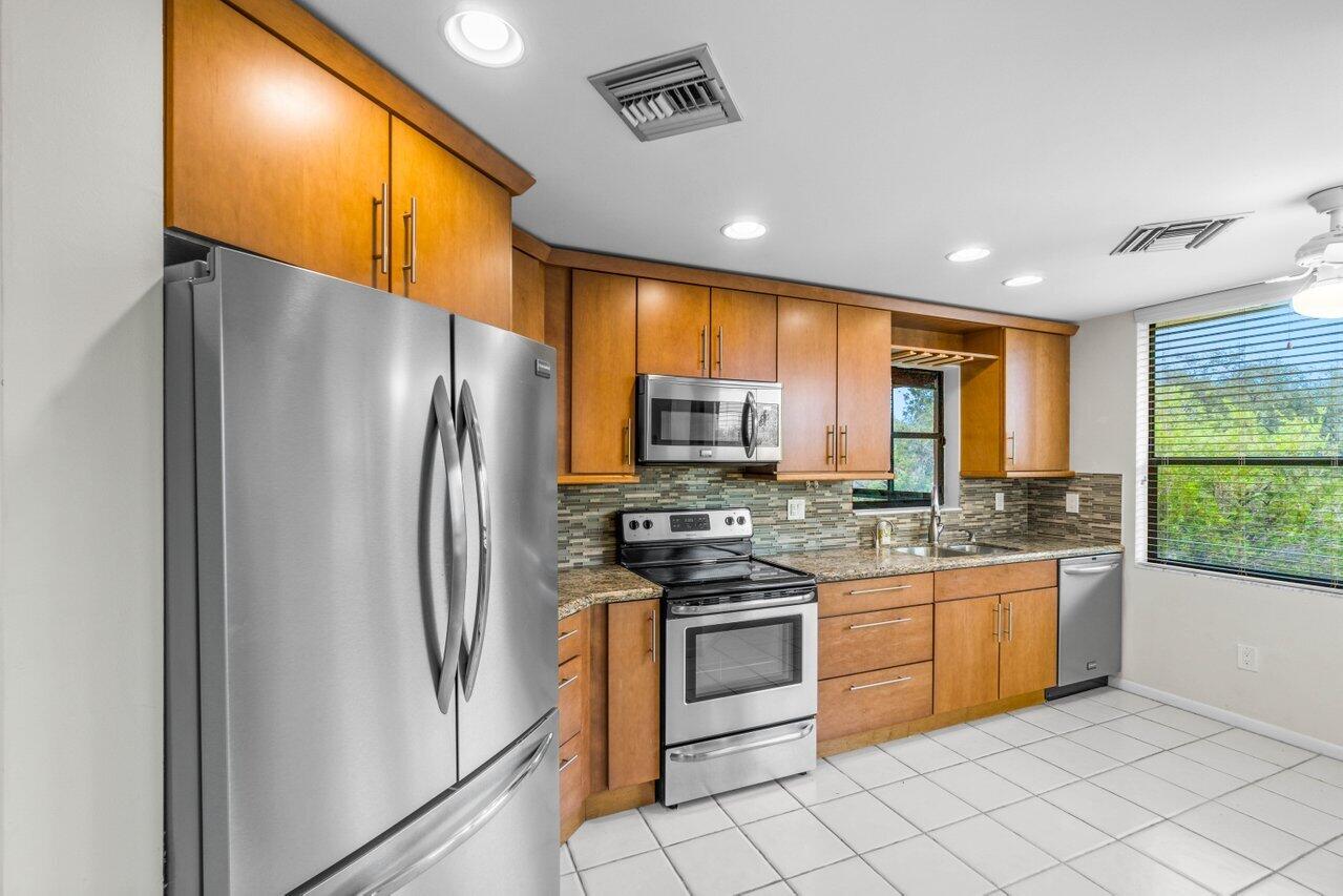 7460 La Paz Boulevard, Unit 305 Boca Raton, FL 33433 - Photo 8 of 36 011-7460LaPazBoulevard-BocaRaton-FL-3343