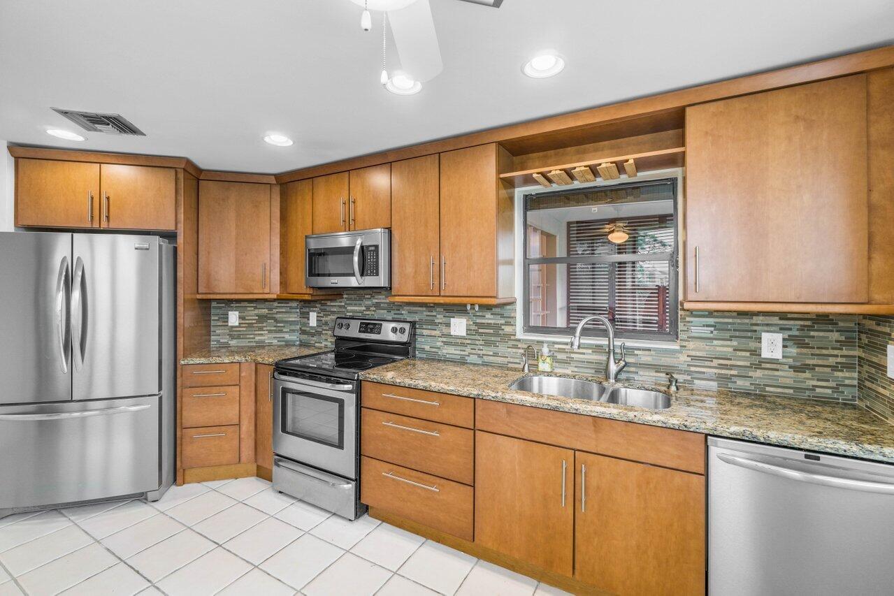 7460 La Paz Boulevard, Unit 305 Boca Raton, FL 33433 - Photo 9 of 36 013-7460LaPazBoulevard-BocaRaton-FL-3343