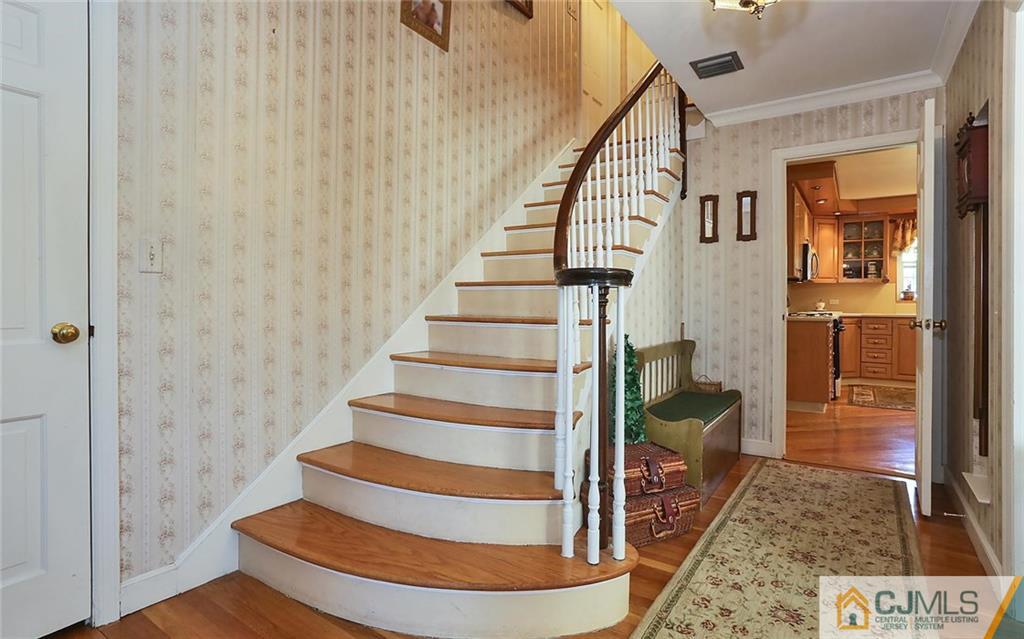 1 Crest Road New Brunswick, NJ 08901 - Photo 3 of 23 Gallery Image 3