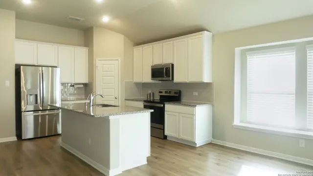 $2,300 | 9321 Bronze Canyon, Atascosa, TX 78002