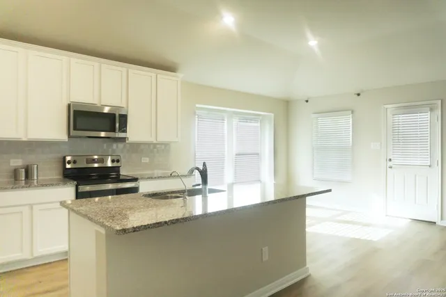 $2,300 | 9321 Bronze Canyon, Atascosa, TX 78002