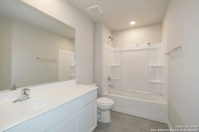 $2,300 | 9321 Bronze Canyon, Atascosa, TX 78002