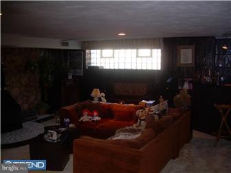 9942 Woodfern Road Philadelphia, PA 19115 - Photo 11 of 12 Family Room