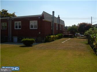 9942 Woodfern Road Philadelphia, PA 19115 - Photo 5 of 12 Exterior Back