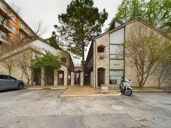 a view of a house with a snow in front of it