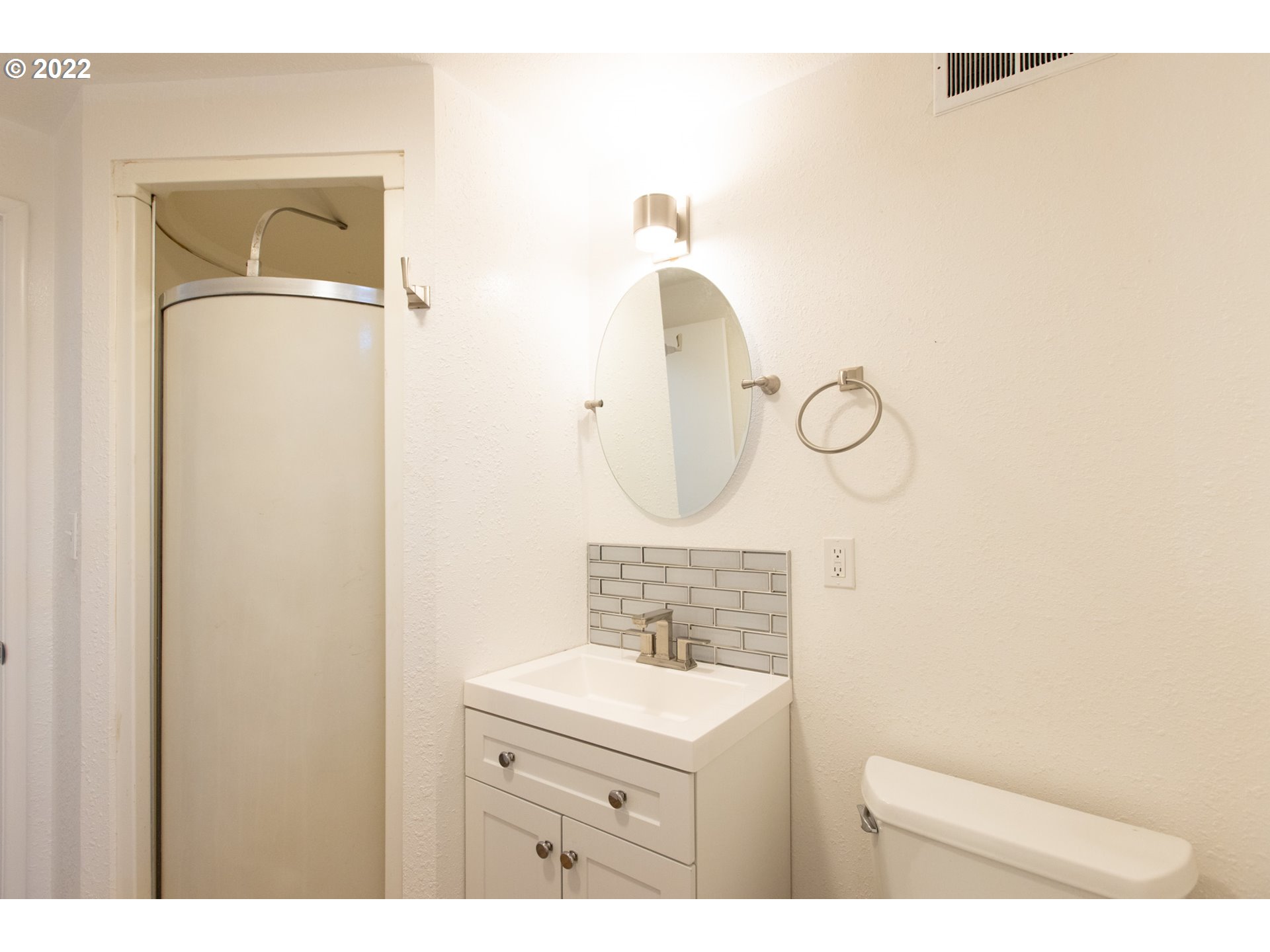 504 Vista Drive Rufus, OR 97050 - Photo 28 of 29 Bathroom