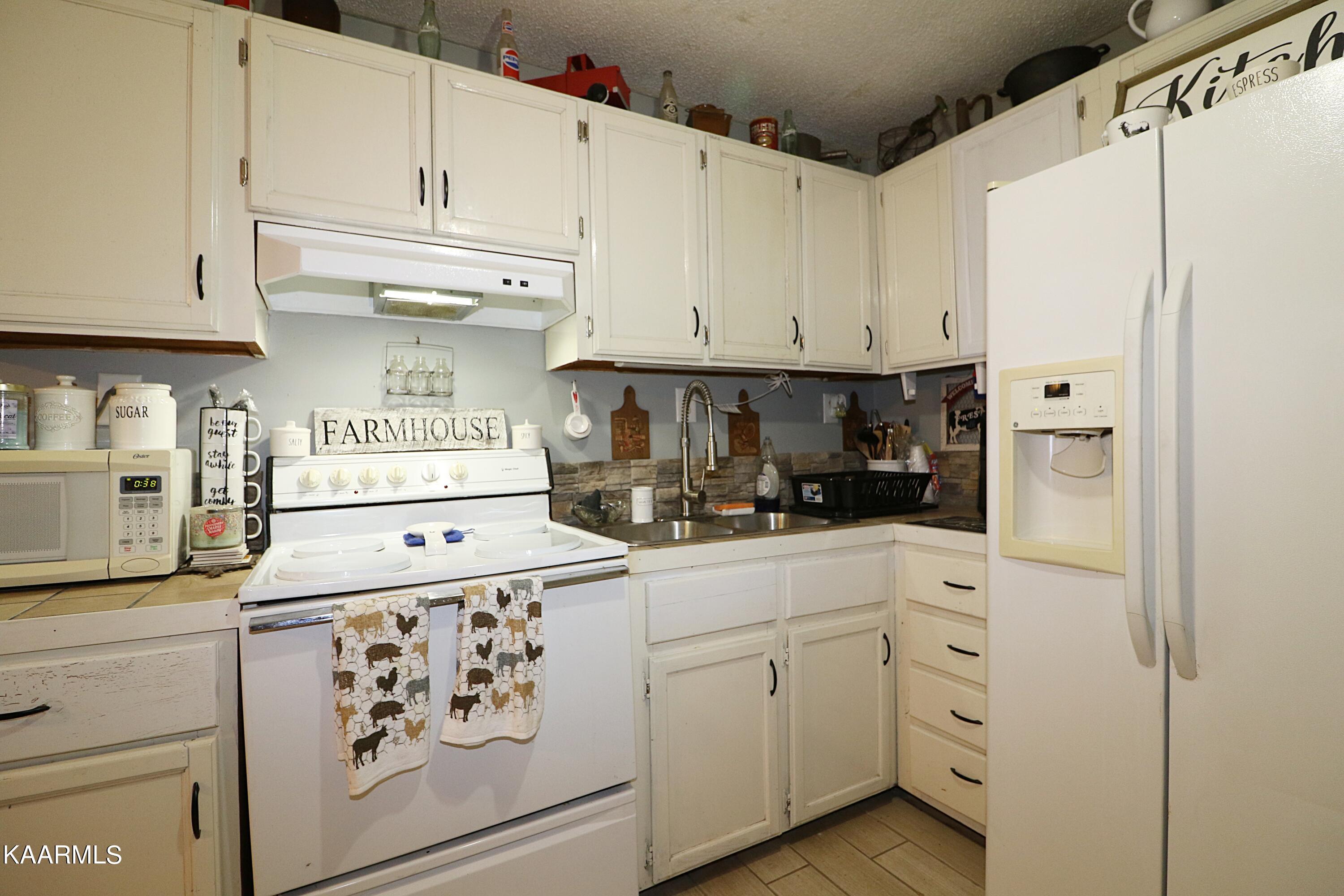 241 Bird Holler Road Oneida, TN 37841 - Photo 13 of 32 094A8020