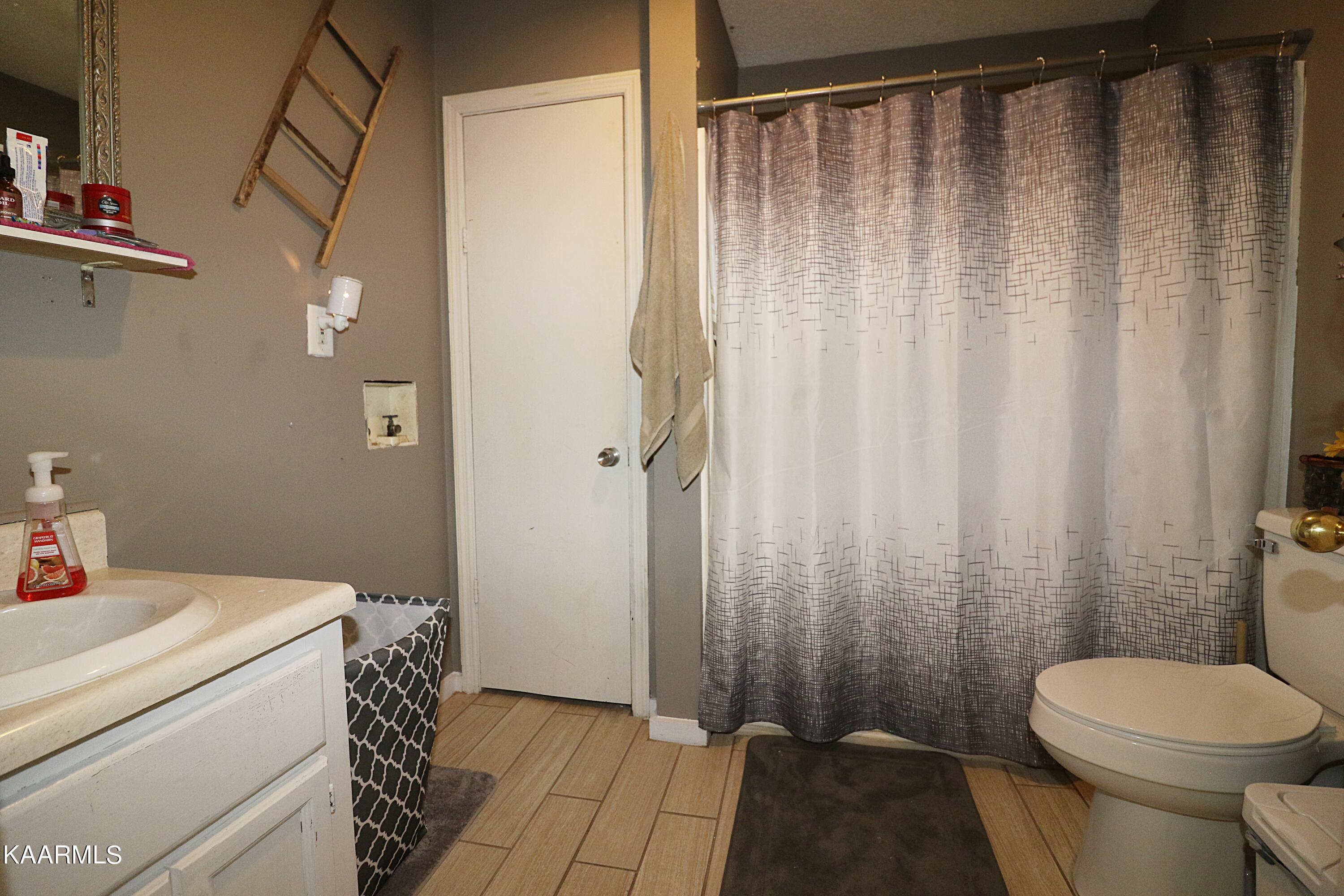 241 Bird Holler Road Oneida, TN 37841 - Photo 15 of 32 094A8016