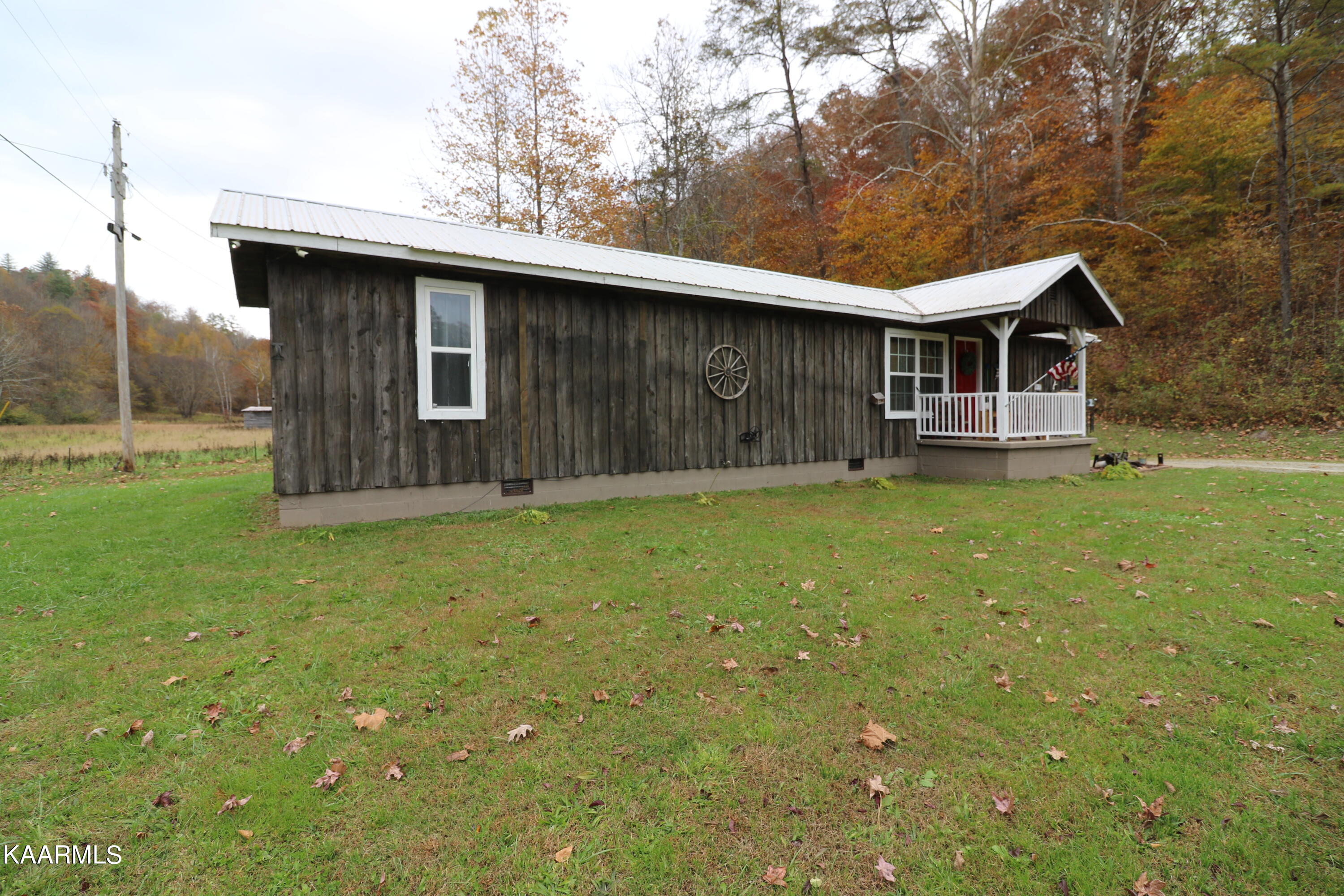 241 Bird Holler Road Oneida, TN 37841 - Photo 21 of 32 094A8012
