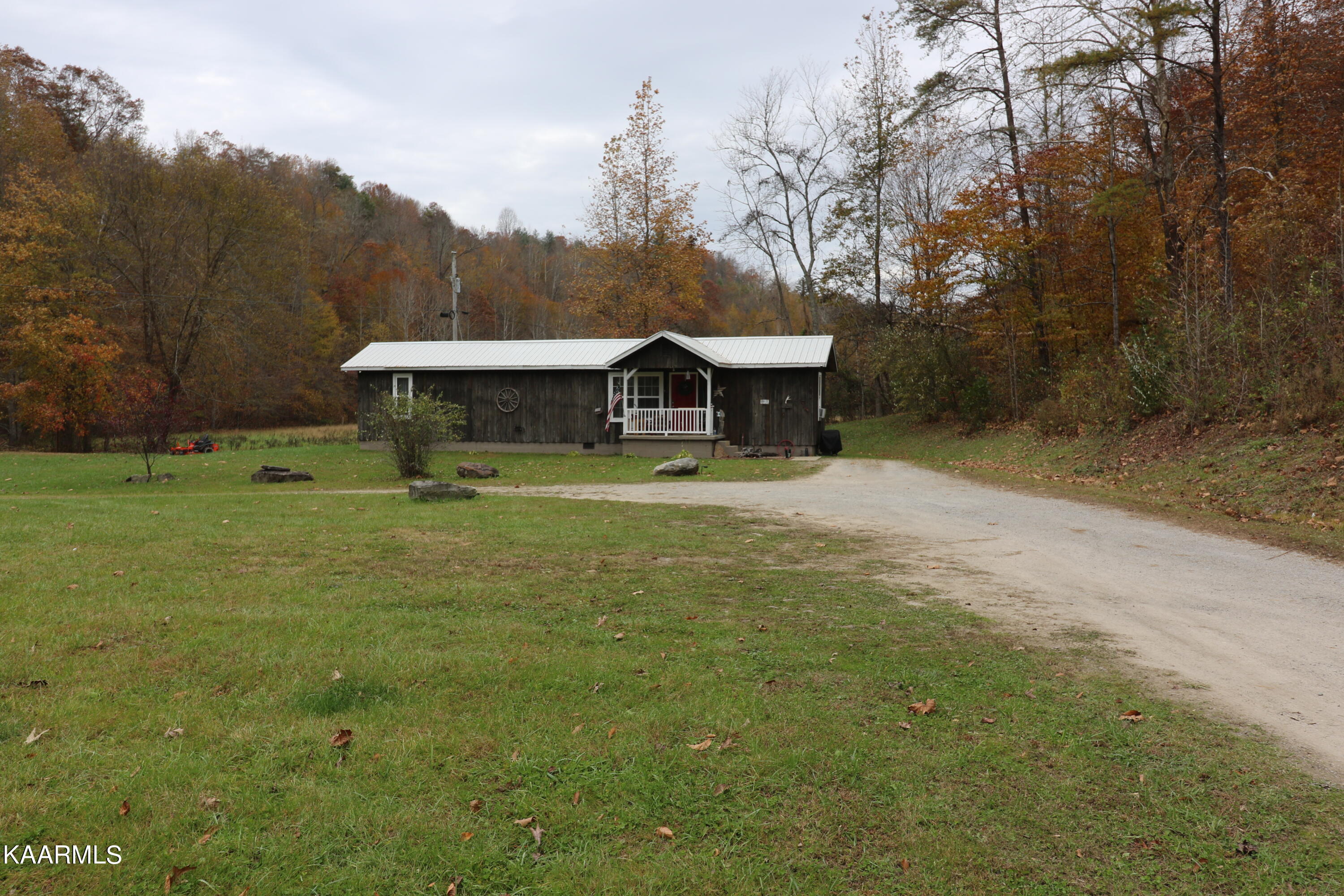 241 Bird Holler Road Oneida, TN 37841 - Photo 23 of 32 094A8027