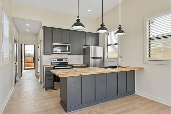 $1,275 | 23900 Old Highway 6, Unit B, Navasota, TX 77868