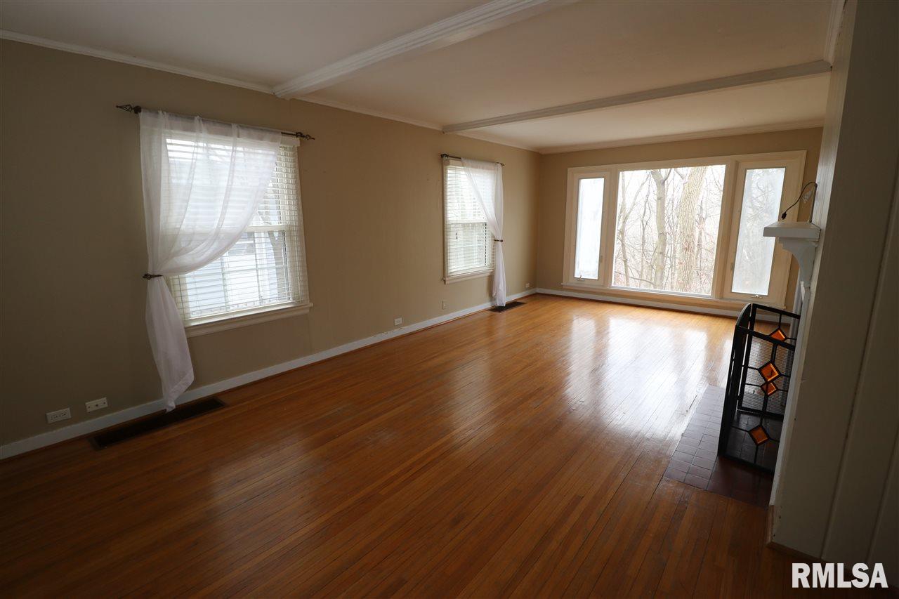 214 East High Point Road Peoria, IL 61614 - Photo 3 of 18 Gallery Image 3