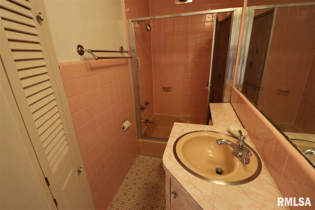 214 East High Point Road Peoria, IL 61614 - Photo 9 of 18 Gallery Image 9