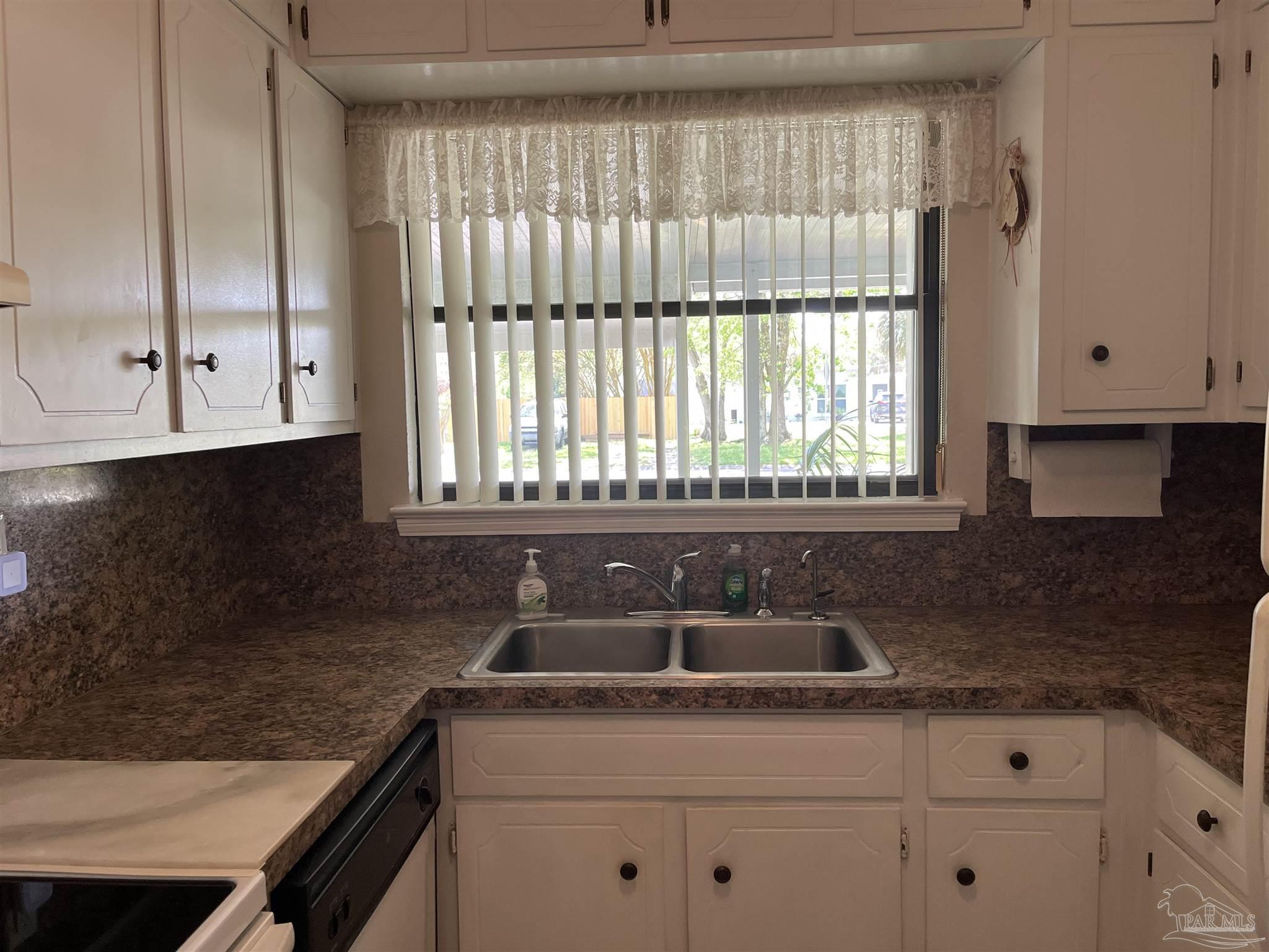 112 Benton Road Pensacola, FL 32506 - Photo 5 of 24