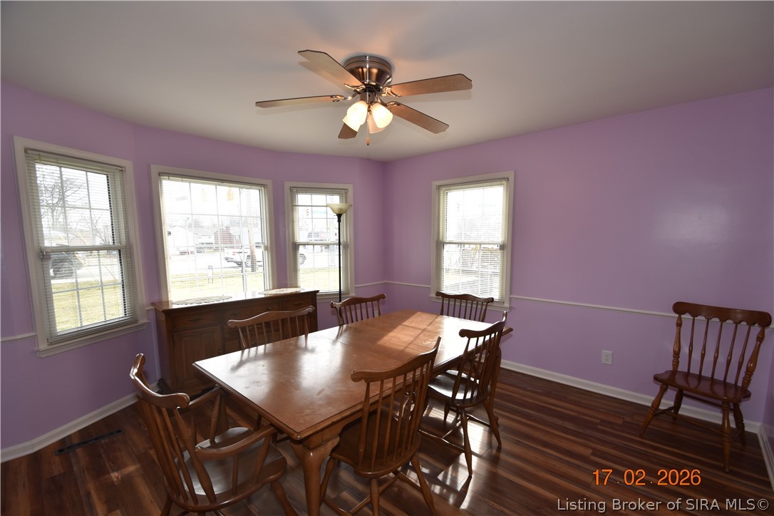 1905 Blackiston Mill Road Clarksville, IN 47129 - Photo 19 of 64 Dining room has bay window.