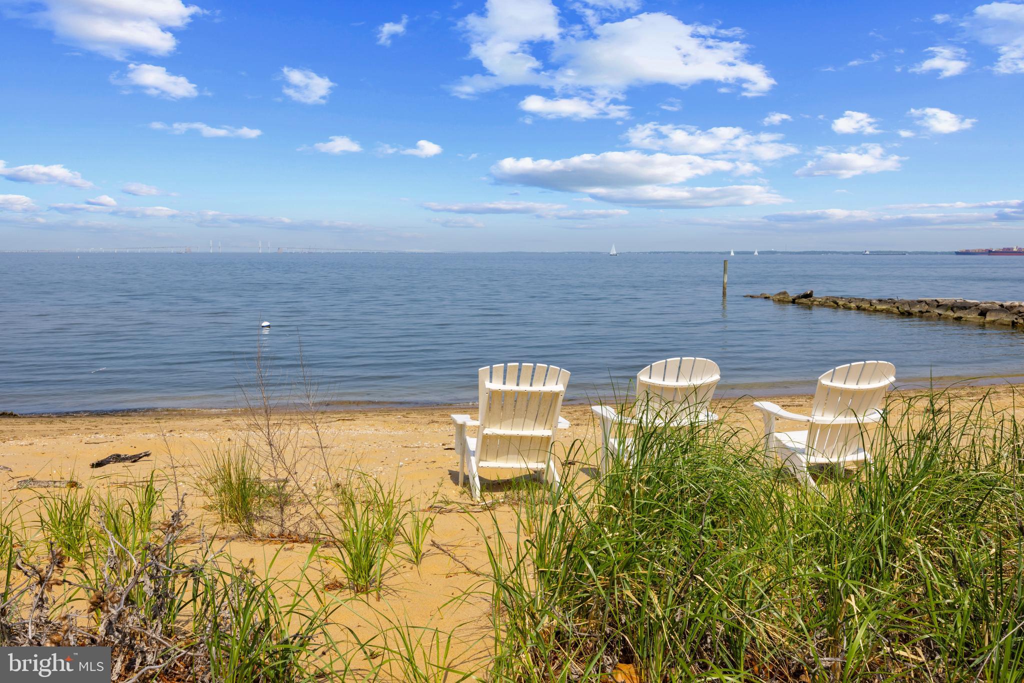 54 River Drive Annapolis, MD 21403 - Photo 3 of 43 a view of a city