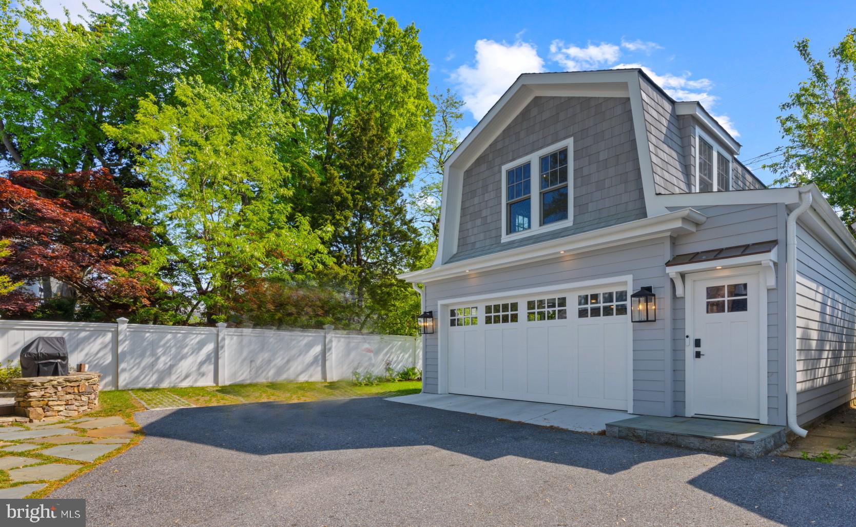 54 River Drive Annapolis, MD 21403 - Photo 34 of 43 a view of a house with backyard and sitting area