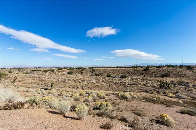 $636,986 | 8605 Cantel Court, Oak Hills, CA 92344