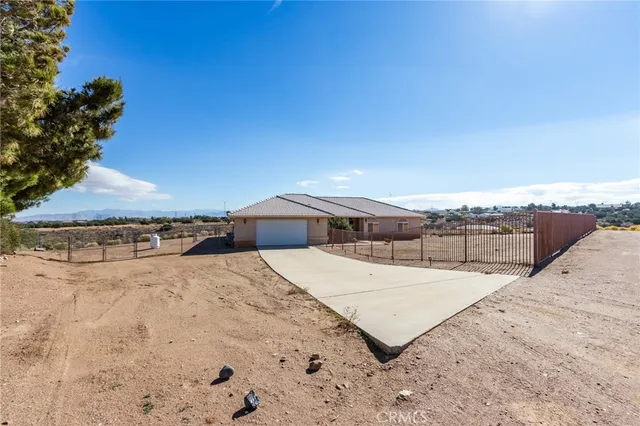 $636,986 | 8605 Cantel Court, Oak Hills, CA 92344