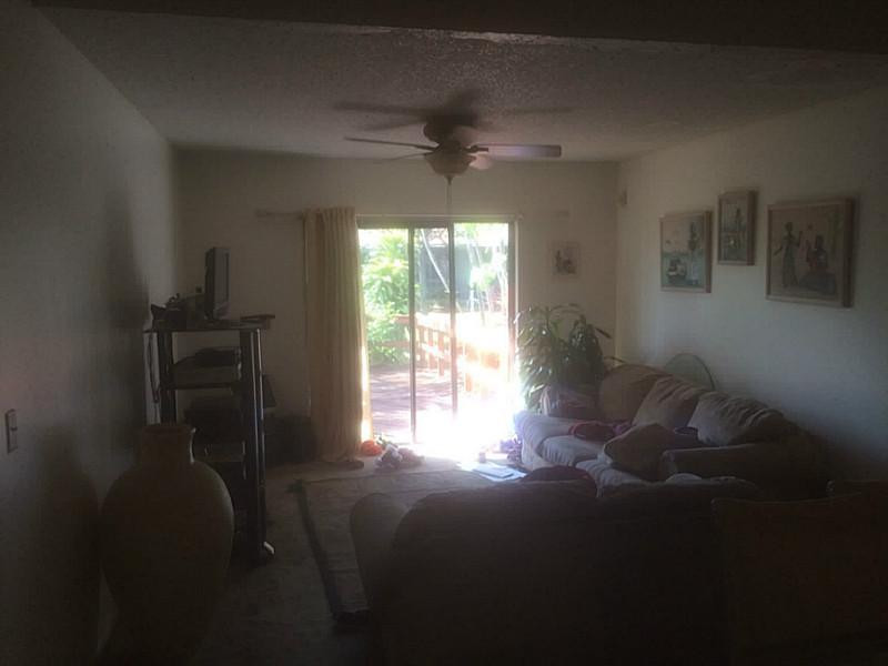6986 Southwest 38th Court, Unit 8P Miramar, FL 33023 - Photo 2 of 11 Living Room
