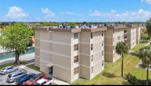 $2,150 | 1805 West 56th Street, Unit 209, Hialeah, FL 33012