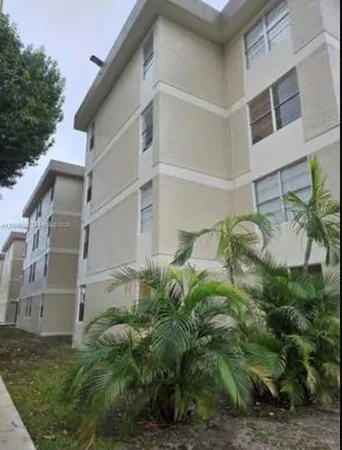 $2,150 | 1805 West 56th Street, Unit 209, Hialeah, FL 33012