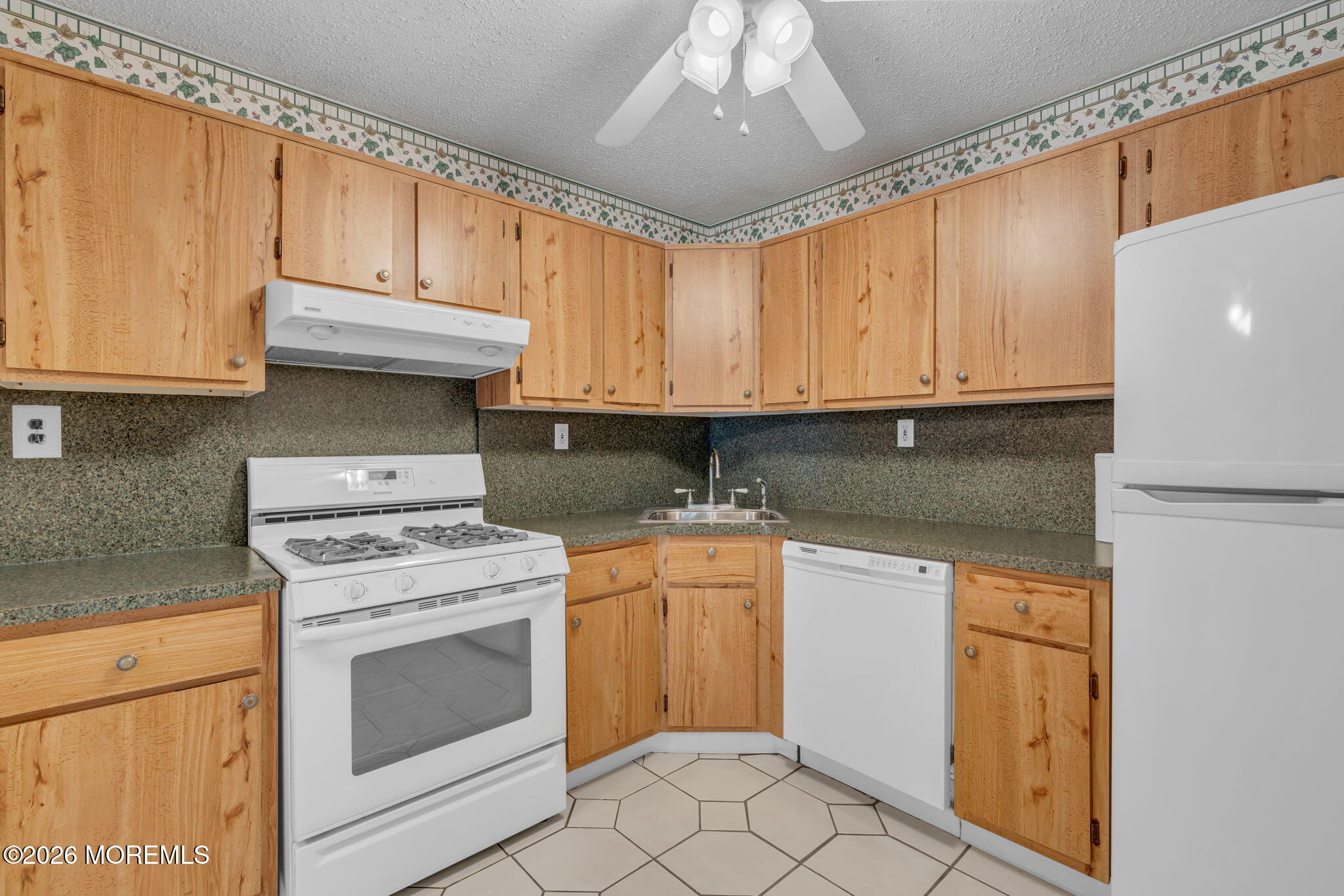 161 Frontier Way Tinton Falls, NJ 07753 - Photo 6 of 19 6