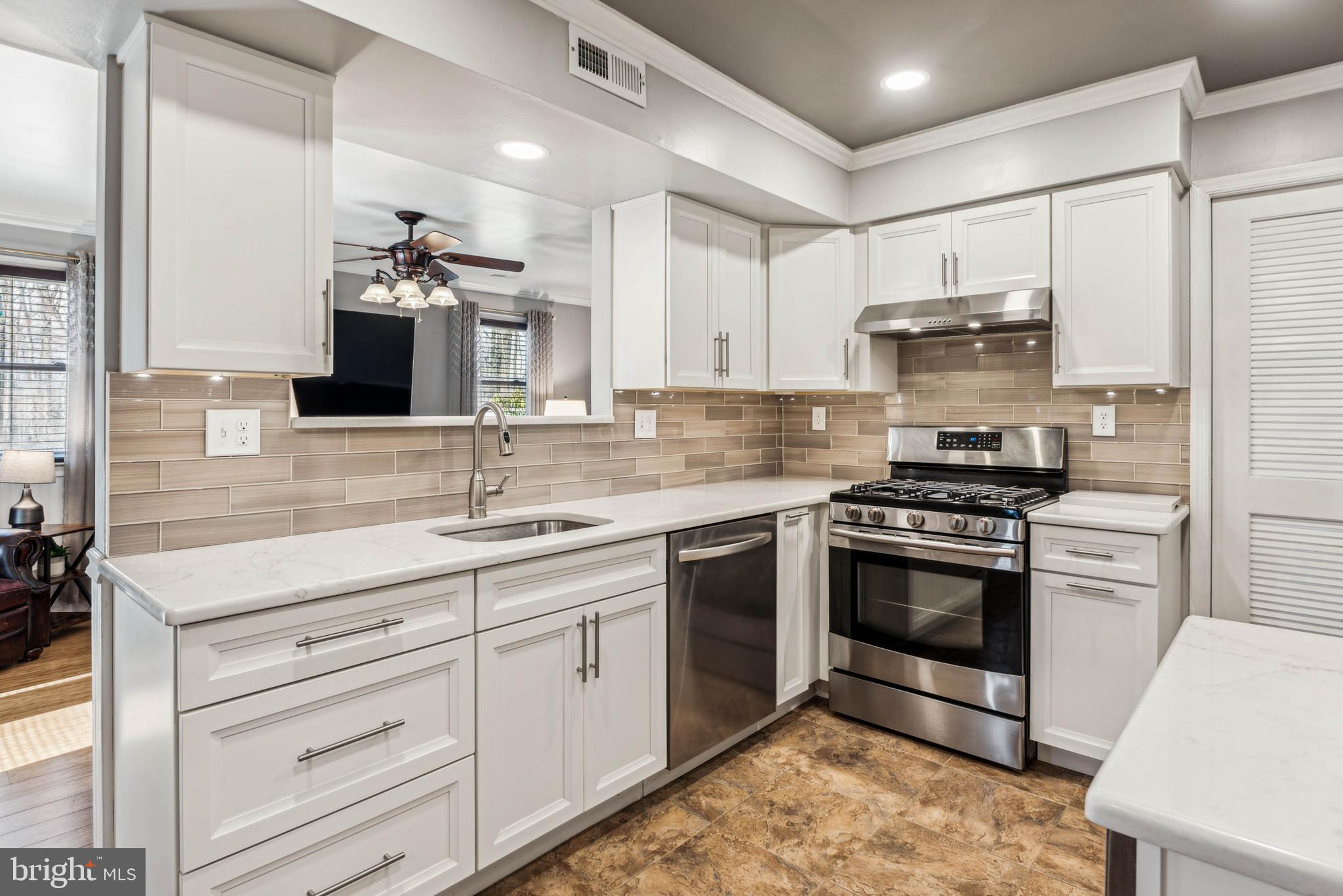 67 Edinburgh Road Blackwood, NJ 08012 - Photo 11 of 25 kitchen