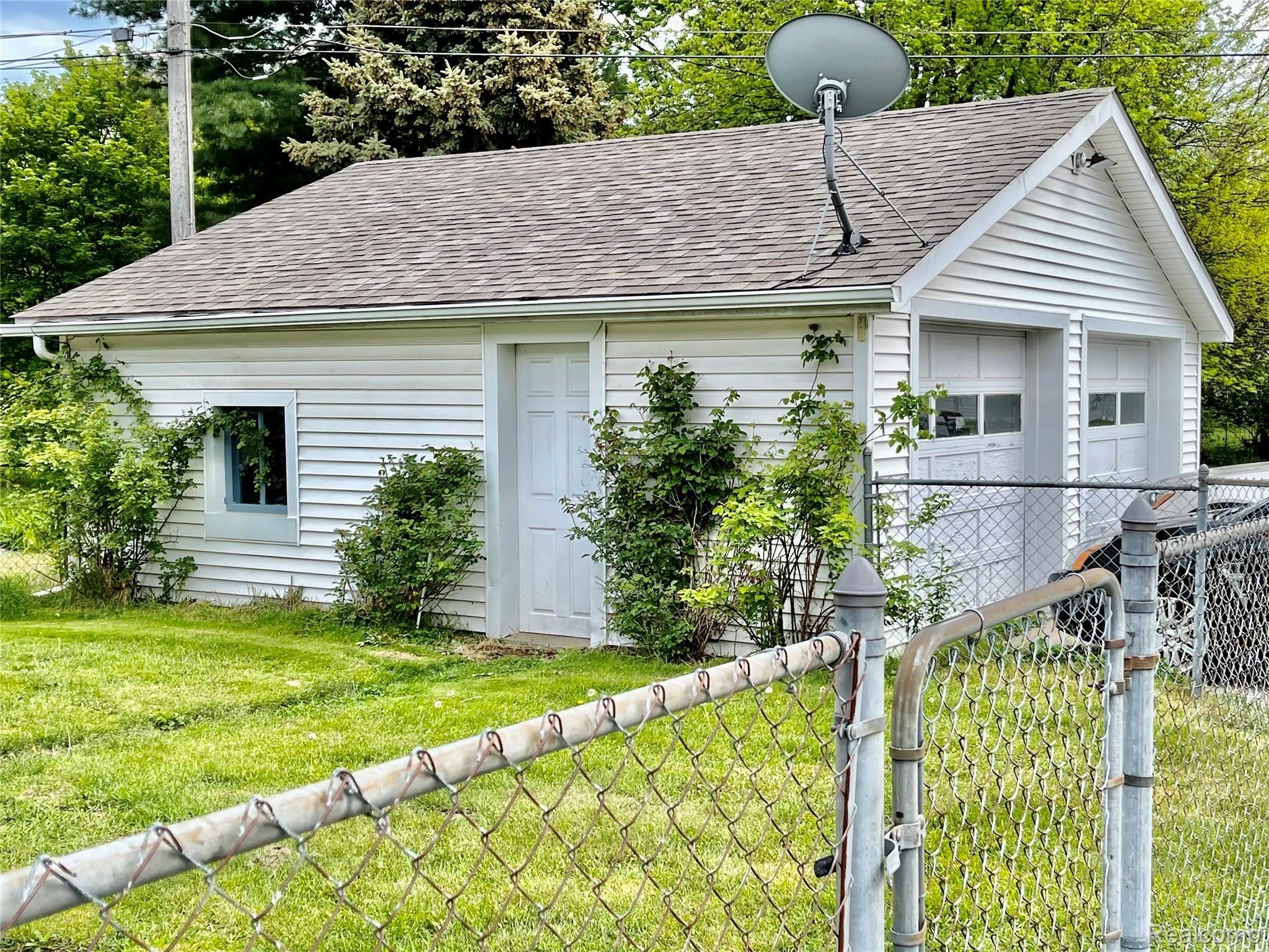 8438 Canal Road Sterling Heights, MI 48314 - Photo 6 of 23 Garage.jpg