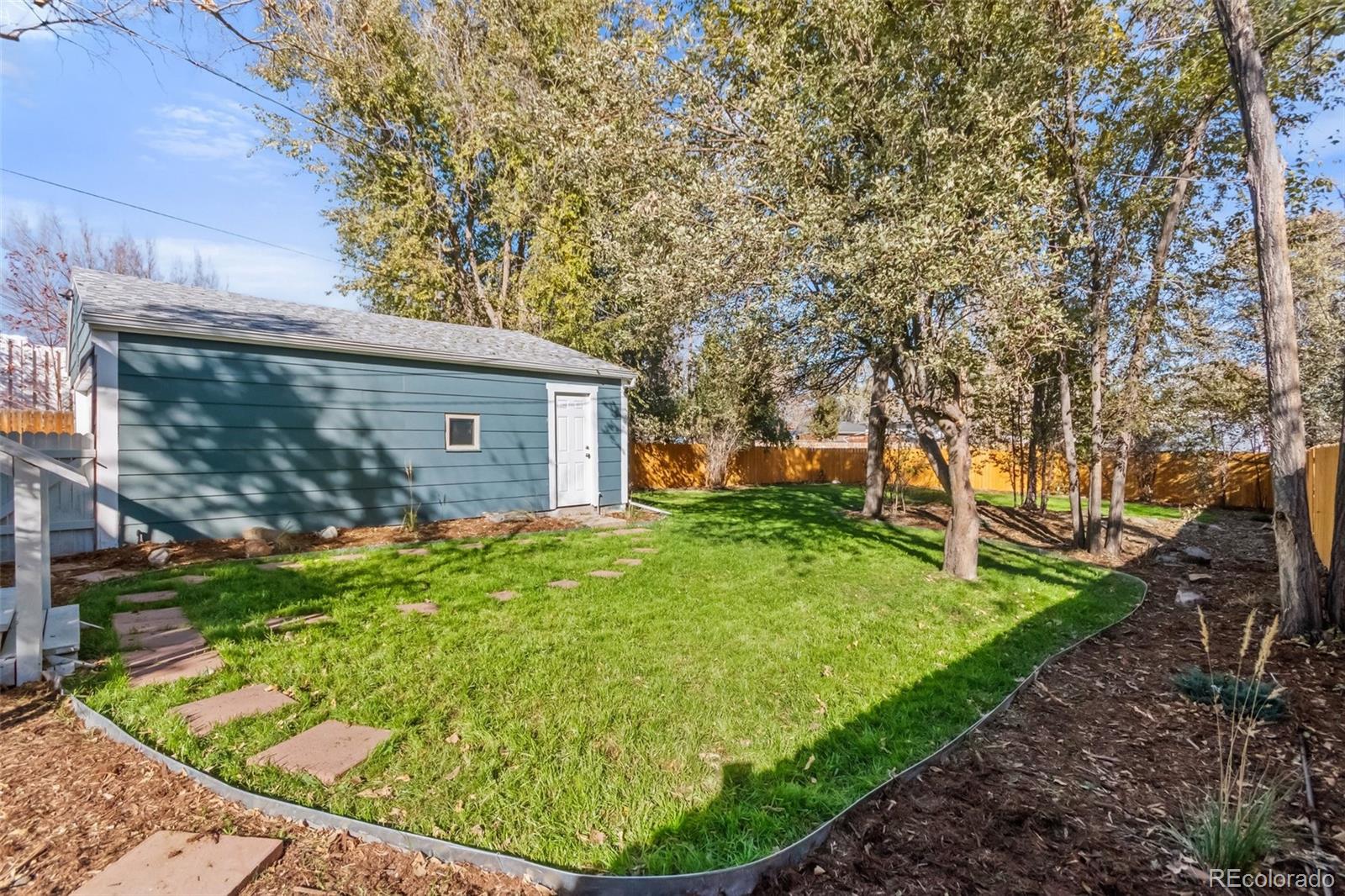 13436 Fitzsimons Way Aurora, CO 80011 - Photo 40 of 40 a view of a back yard of the house