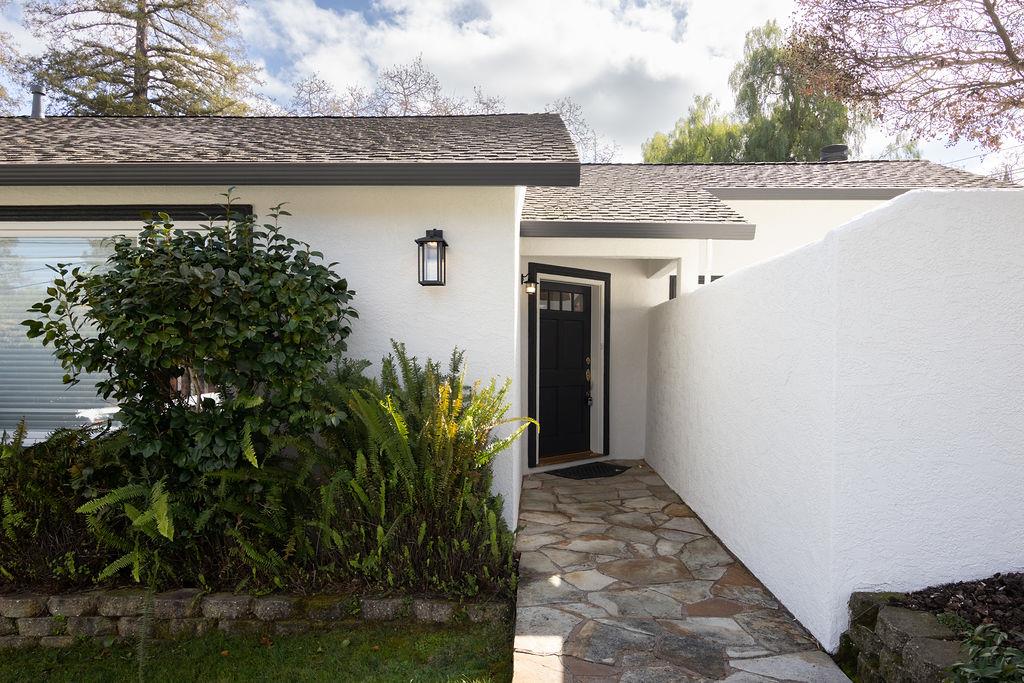 3455 Dover Road Redwood City, CA 94061 - Photo 4 of 39 a view of a entryway