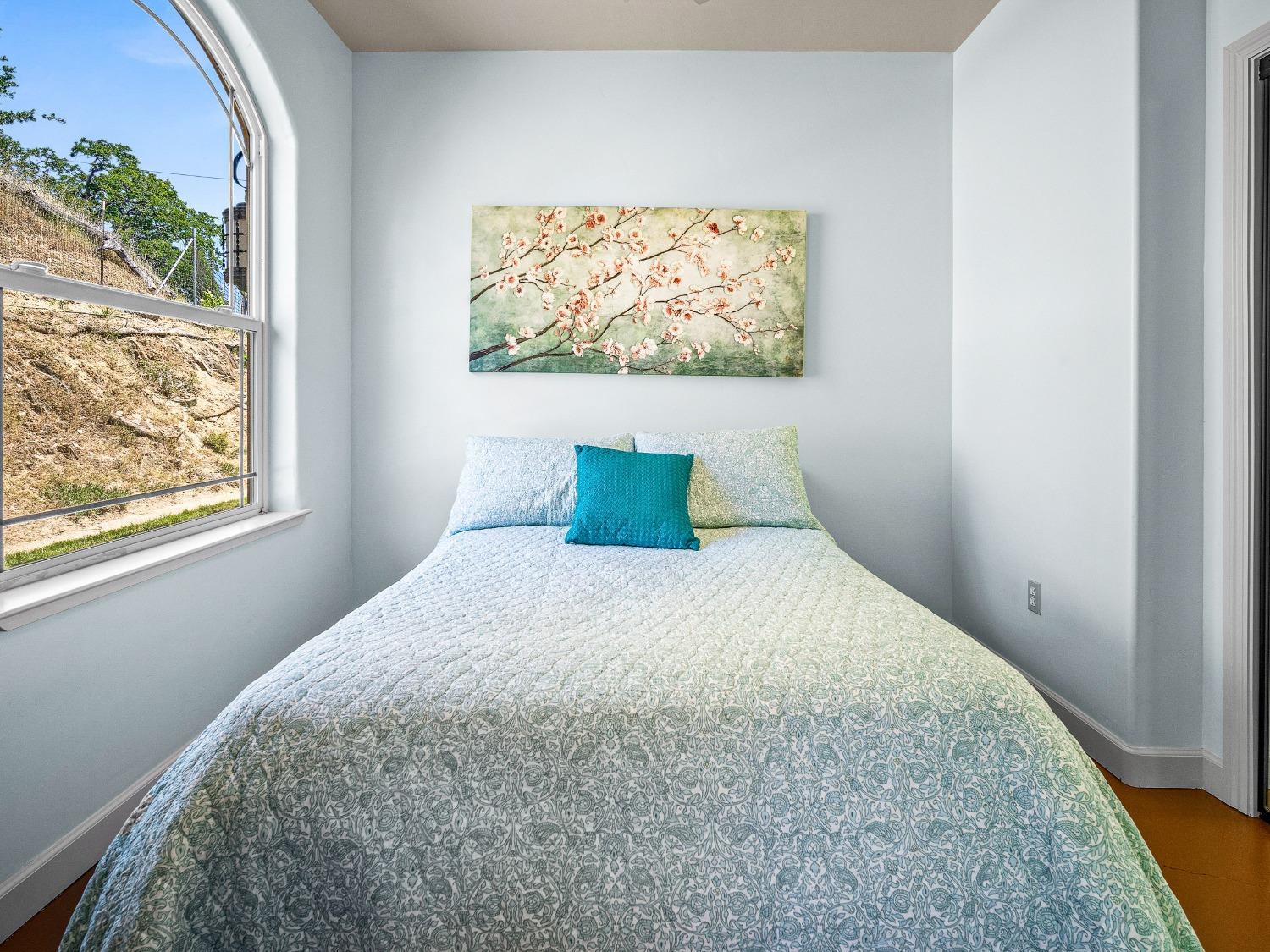 6801 Sagittarius Road Placerville, CA 95667 - Photo 27 of 34 a bedroom with a bed and window